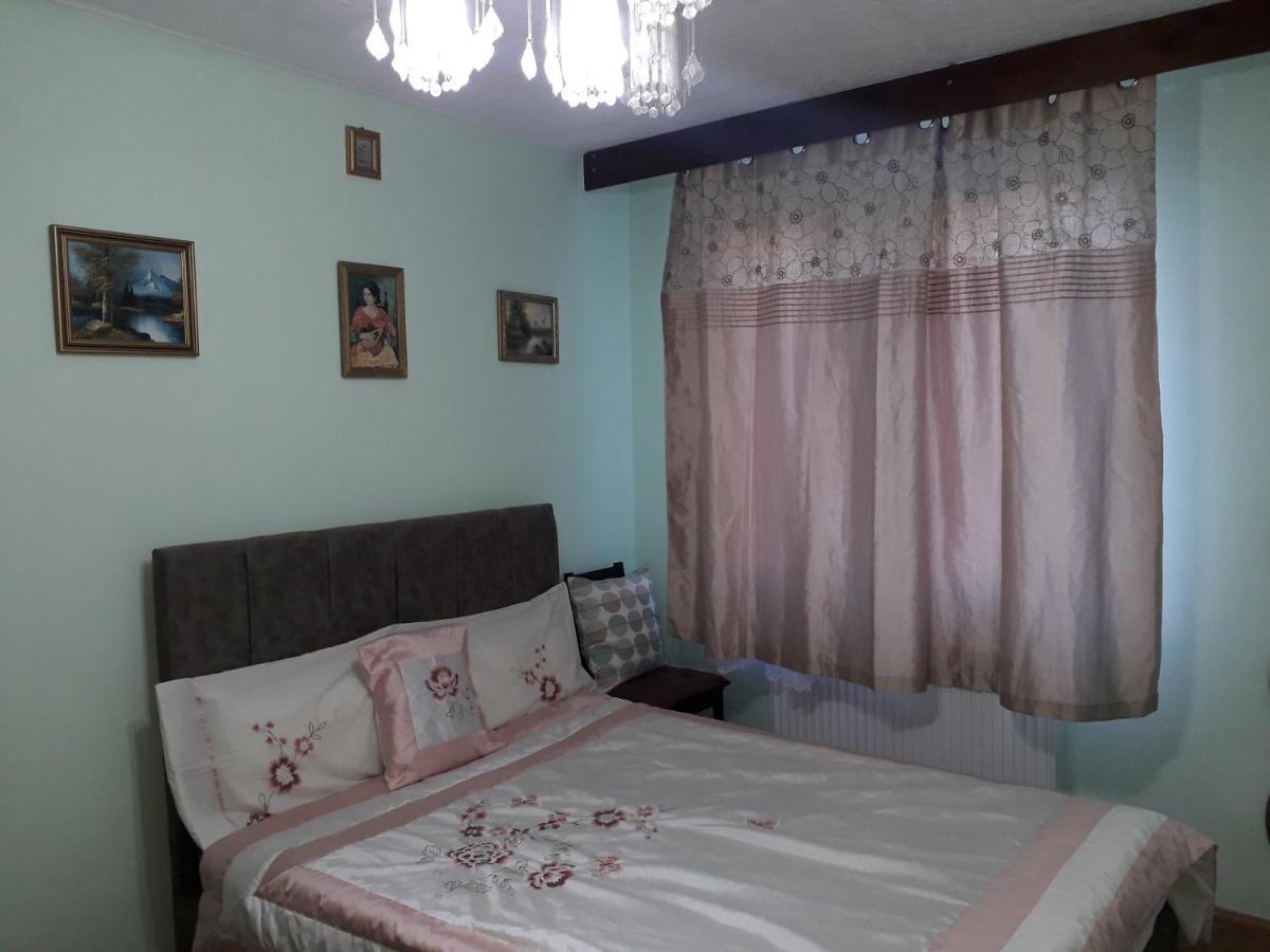 Cozy, Central 1-Bedroom Apartment In Timisoara, Romania Esterno foto
