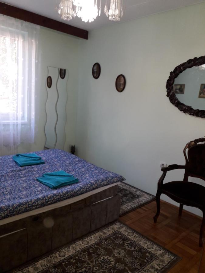 Cozy, Central 1-Bedroom Apartment In Timisoara, Romania Esterno foto