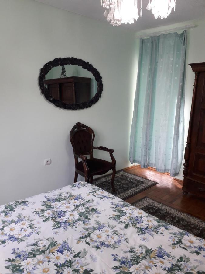 Cozy, Central 1-Bedroom Apartment In Timisoara, Romania Esterno foto