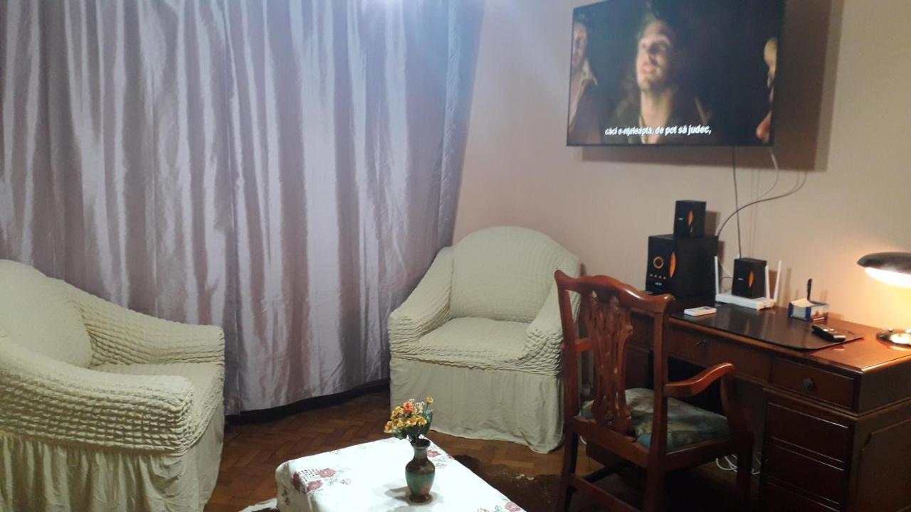 Cozy, Central 1-Bedroom Apartment In Timisoara, Romania Esterno foto