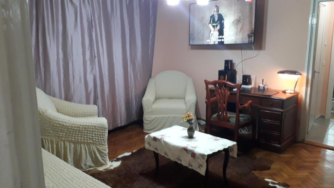 Cozy, Central 1-Bedroom Apartment In Timisoara, Romania Esterno foto
